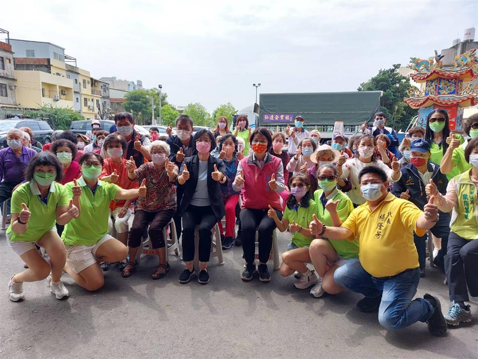 04月份鎮政活動剪影1110421汴頭社區長青杯疊疊樂活動